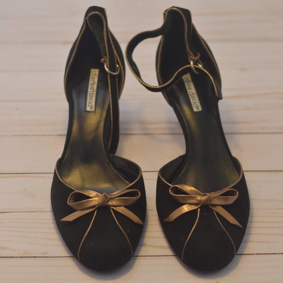 Charles David Mary Jane Pump w/gold bow Size 8 - Picture 1 of 3